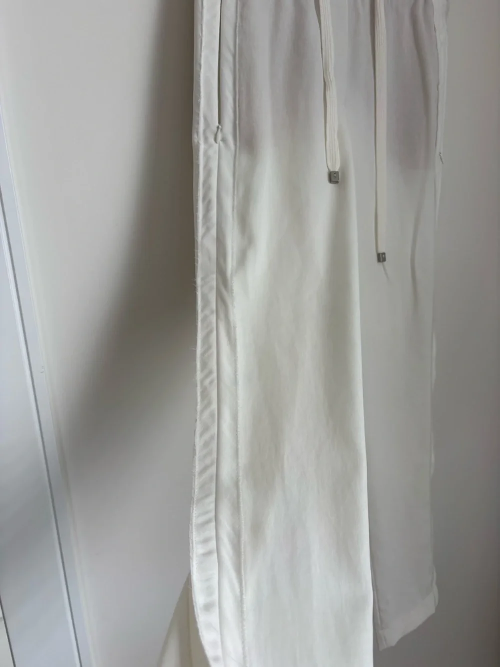 NEW ON WEBSITE! Marc Cain Cream Linen Blend Drawstring Tapered Pants Small - Picture 3 of 11